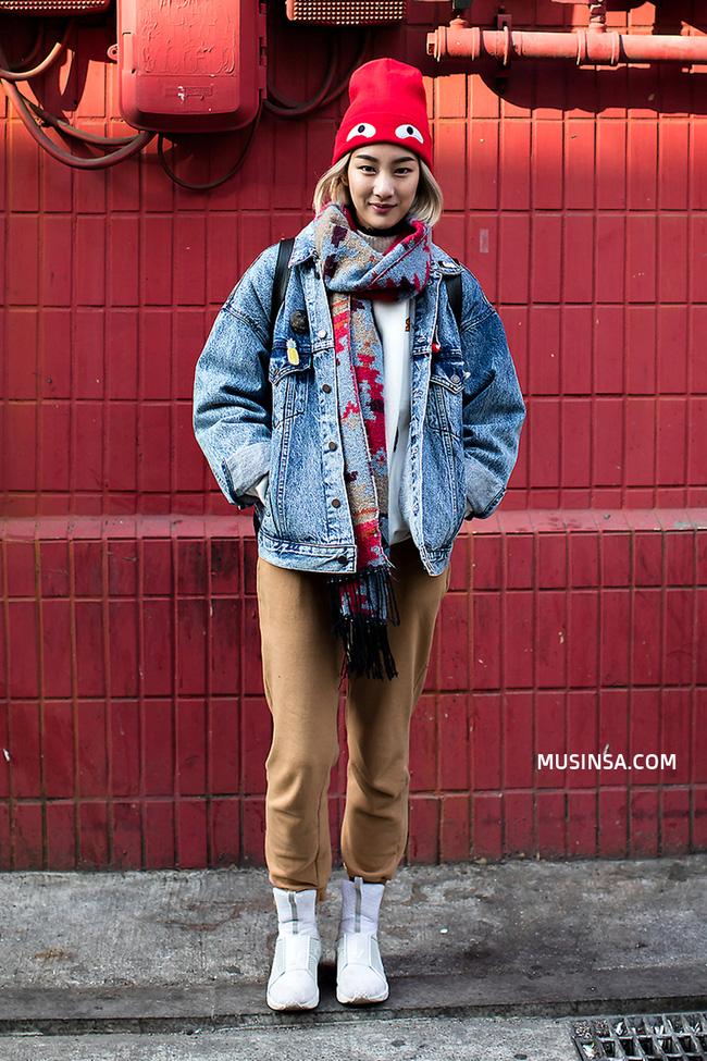 Ngắm street style thế giới, gật gù công nhận những set đồ ấm áp, thoải mái cũng có thể hút mắt hết sảy - Ảnh 3.