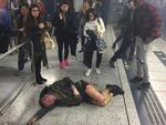 Hong Kong: Đánh bom xăng molotov cocktail trên tàu điện ngầm, ít nhất 15 người bị thương