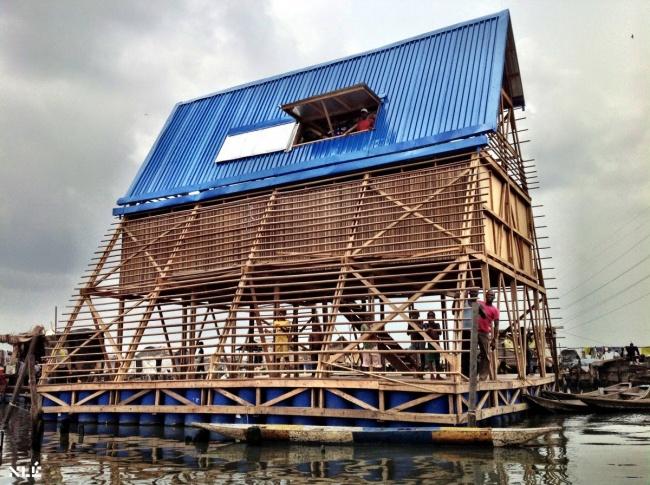 1. Makoko - ngôi trường nổi trên mặt nước ở Lagos, Nigeria