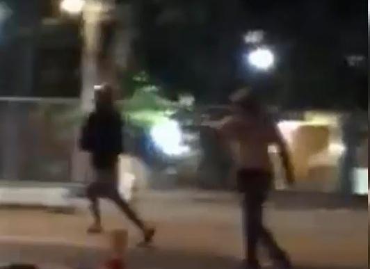 hai bang nhom chem nhau kinh hoang, gay nao loan khu pho o dong nai hinh anh 1