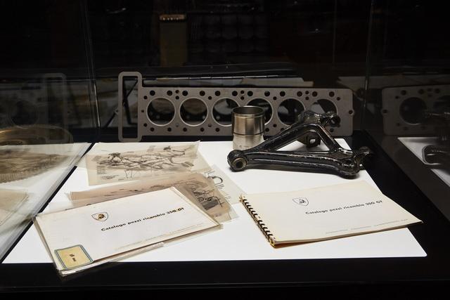 Lamborghini bất ngờ phục chế huyền thoại xe cổ 350 GT - Ảnh 2.