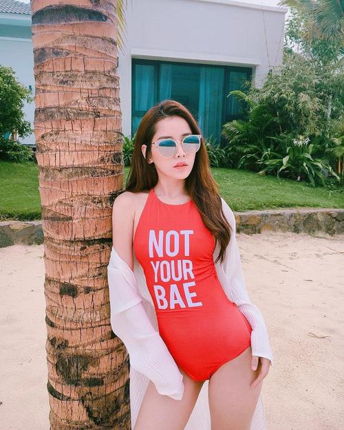 5 hot girl cuc xinh, sieu giau van “le bong” ngay tinh nhan hinh anh 2