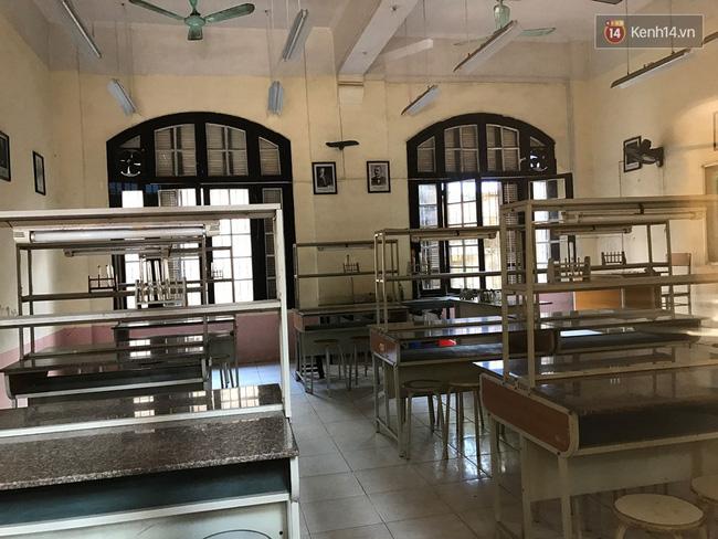 Kỉ luật hiệu trưởng THPT Phan Đình Phùng có nữ sinh bị bỏng nặng trong giờ thực hành Hóa - Ảnh 1.