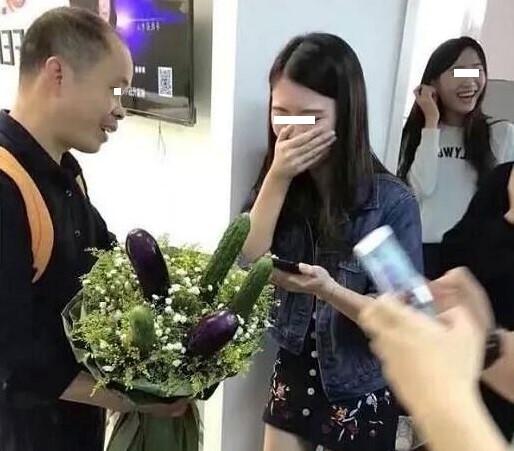 Loat anh hai huoc duoc dan mang chia se hau Valentine hinh anh 6