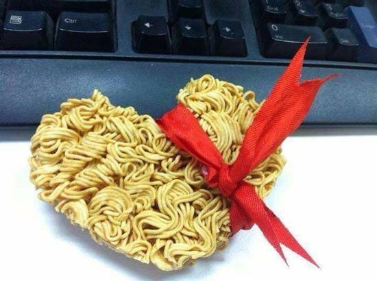 Không thể không cười với những hình ảnh bá đạo nhất hậu Valentine