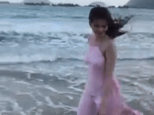 Không cần có đại gia, Ngọc Trinh vẫn đón Valentine 'siêu ngọt'