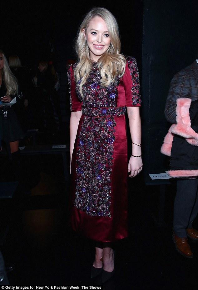 Con gái út nhà Tổng thống Donald Trump ăn diện lộng lẫy tham dự tuần lễ thời trang New York - Ảnh 1.