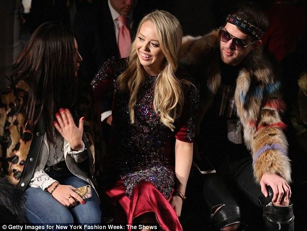 Con gái út nhà Tổng thống Donald Trump ăn diện lộng lẫy tham dự tuần lễ thời trang New York - Ảnh 3.