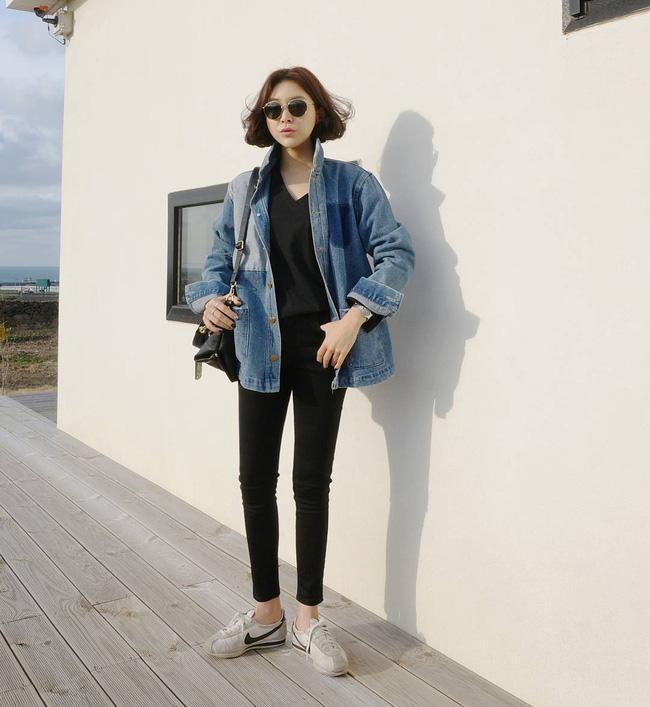 Trời ấm dần lên rồi, chuẩn bị lôi denim jacket ra diện thôi các cô nàng - Ảnh 2.