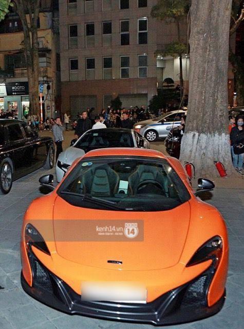 Dàn xe tụ tập bên ngoài quán bar và nhà hàng mà cậu út Big Bang ghé thăm - Ảnh 1.