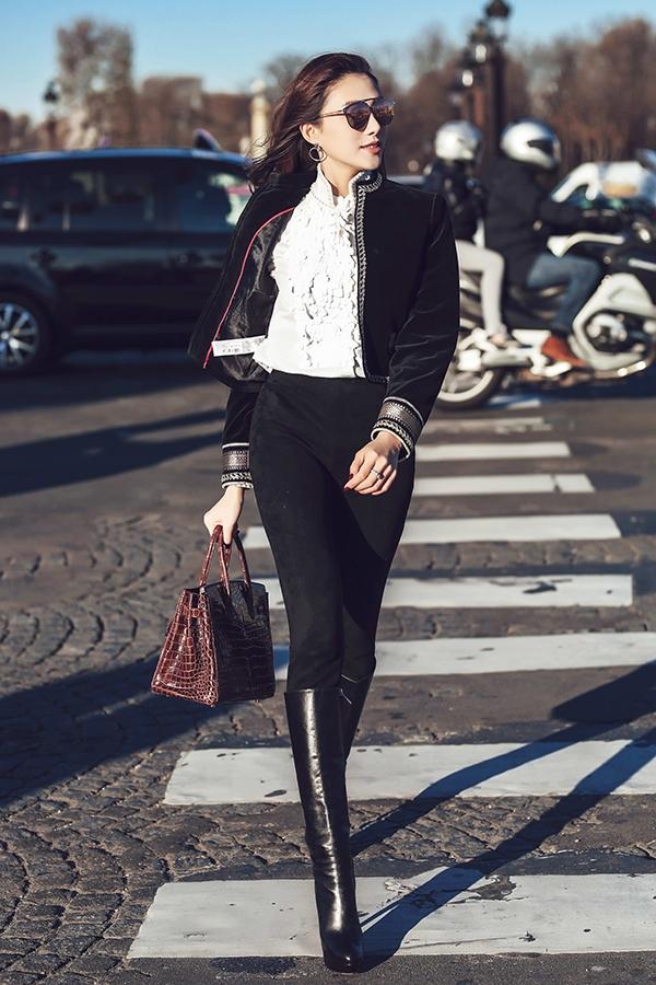 Lê Hà diện toàn đồ hiệu chứng tỏ đẳng cấp giữa thủ đô Paris hoa lệ