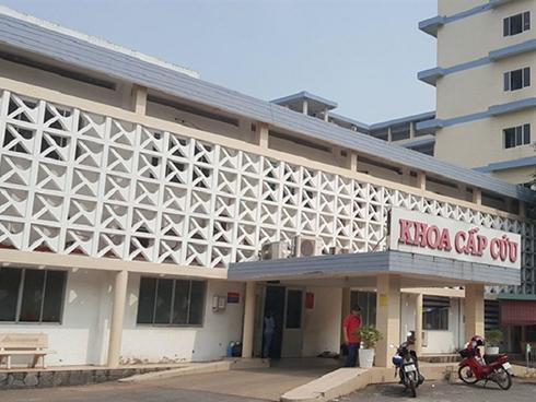 Nghi chồng có “bồ nhí”, vợ dùng dao lam cắt “của quý” vứt xuống kênh