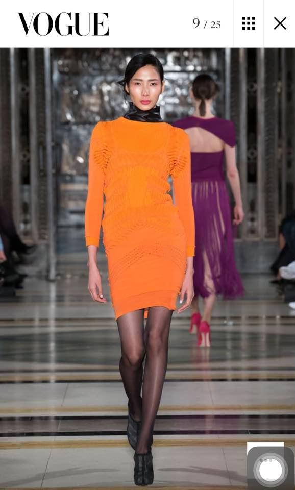 Diễn cùng show tại London, người mẫu Trang Phạm tỏ ý không ưa Hoàng Thùy? - Ảnh 3.