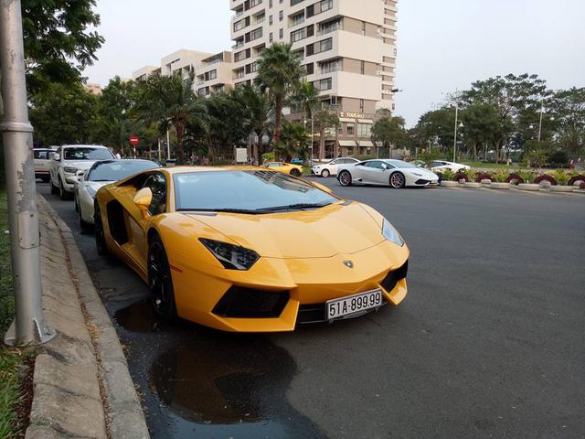 Dàn siêu xe khủng của đại gia Sài thành đi chơi bar cuối tuần - Ảnh 9.