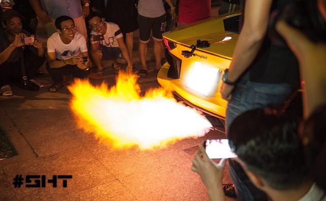 Dàn siêu xe khủng của đại gia Sài thành đi chơi bar cuối tuần - Ảnh 4.