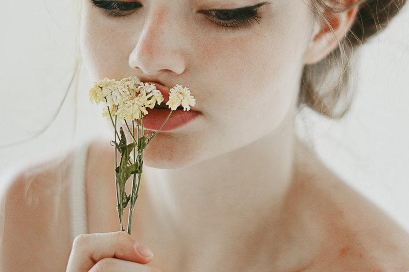 Phụ nữ đừng như điếu thuốc lá, người ta hút xong rồi vứt bỏ...