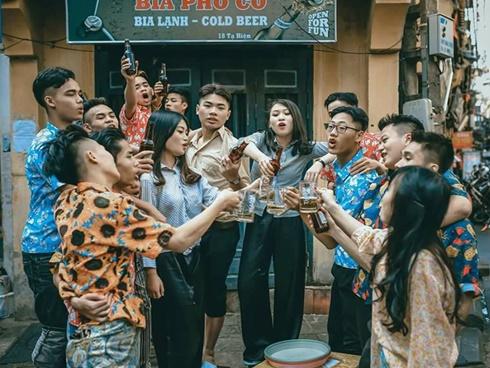 Dân mạng thích thú với chùm ảnh kỷ yếu thời 'Ông bà anh' độc- lạ - đẹp