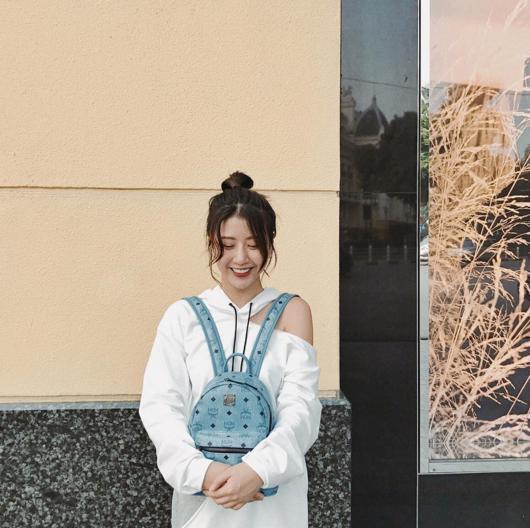 Hot girl Hà thành và túi hiệu: Quỳnh Anh Shyn - Salim ngày càng xúng xính, Chi Pu vẫn bá đạo nhất! - Ảnh 17.