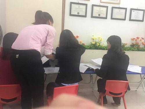 co giao truong mam non chat luong cao bi to doi nuoc len dau tre vi… te dam - 3