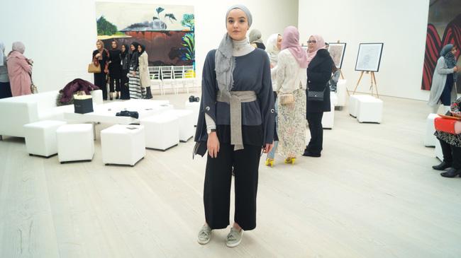 Nếu bạn thắc mắc phụ nữ Hồi giáo mặc gì đi dự Fashion Week, thì đây là giải đáp cho bạn - Ảnh 5.