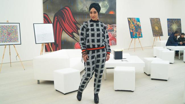 Nếu bạn thắc mắc phụ nữ Hồi giáo mặc gì đi dự Fashion Week, thì đây là giải đáp cho bạn - Ảnh 8.