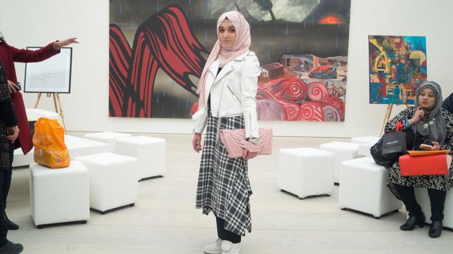 Nếu bạn thắc mắc phụ nữ Hồi giáo mặc gì đi dự Fashion Week, thì đây là giải đáp cho bạn - Ảnh 9.