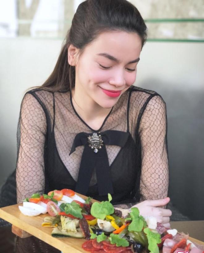 Bi quyet mac ao luoi khong ho hang cua Minh Hang hinh anh 9