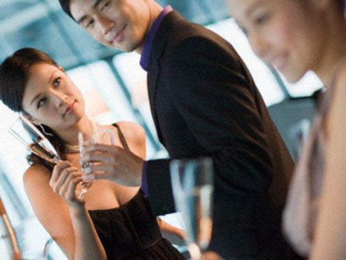 'Can loi' truoc cuoc tung hung kho tin giua vo va bo