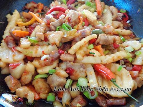 Lanh the nay thuong thuc thit ba chi xao dua mon thi con gi bang