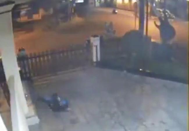 Rợn mình cảnh tượng tai nạn giao thông khi nạn nhân bị hất văng cả chục mét, tử vong tại chỗ - Ảnh 2.