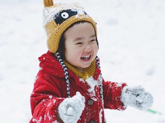 'Thánh ăn' Tiểu Man đốn tim fan với bộ ảnh tuyết trắng cực đáng yêu