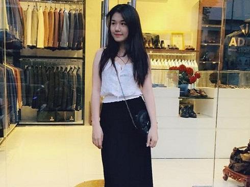 Nữ nhân viên vừa làm, vừa hát được dân mạng yêu thích