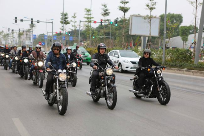 Trong đó, sự xuất hiện đáng chú ý nhất là chiếc Royal Enfield Bullet 500 của cố nhạc sĩ Trần Lâp.