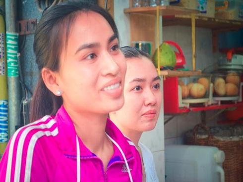 Hai cô gái trẻ mỗi ngày lãi 1 triệu đồng nhờ bán bánh mì 5.000 đồng/ổ ở Sài Gòn