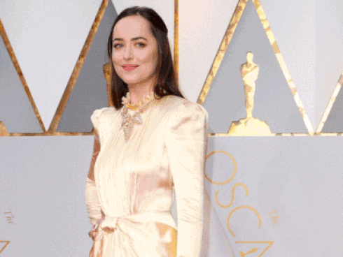 Dàn minh tinh khoe sắc lộng lẫy - Thành Long ôm gấu trúc trên thảm đỏ Oscars 2017