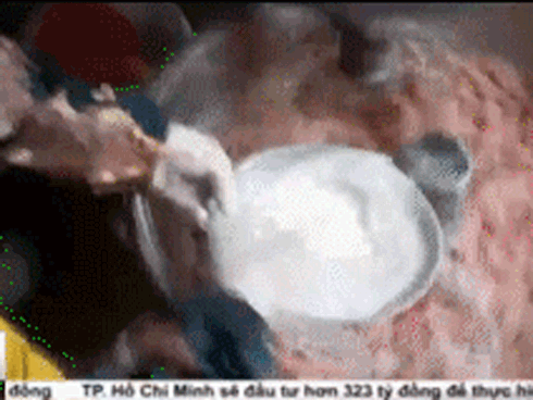 Cận cảnh công nghệ chế biến nem chua rán tẩm hóa chất