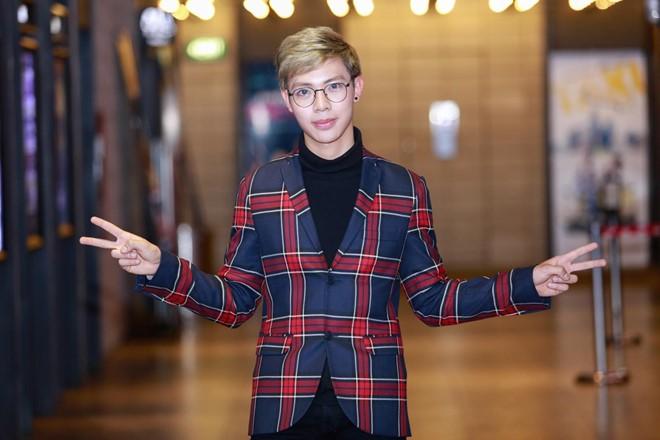 Chang duong day thu thach dang cho Erik sau khi roi Monstar hinh anh 3