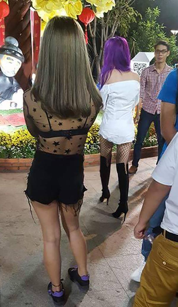 xon mat vi thieu nu quan dui tat luoi, mot khong quan den den, chua hinh anh 5