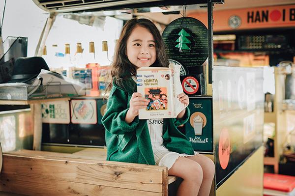 co be 6 tuoi co guong mat xinh nhu hoa hau hinh anh 7