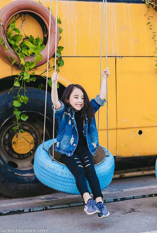 co be 6 tuoi co guong mat xinh nhu hoa hau hinh anh 12