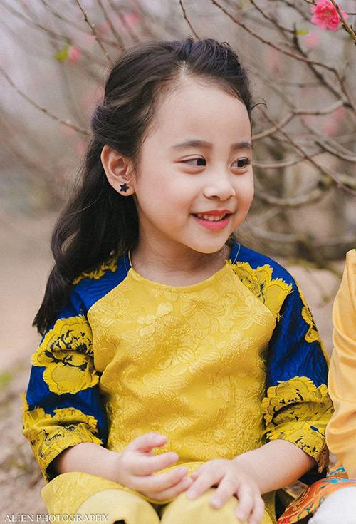 co be 6 tuoi co guong mat xinh nhu hoa hau hinh anh 15