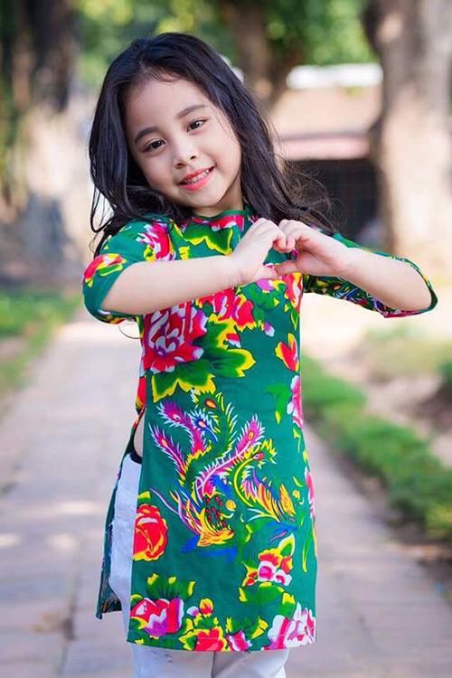 co be 6 tuoi co guong mat xinh nhu hoa hau hinh anh 8