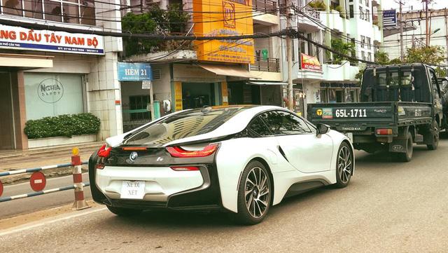 Các thiếu gia miền Tây thu nạp thêm xe sang BMW i8 - Ảnh 2.