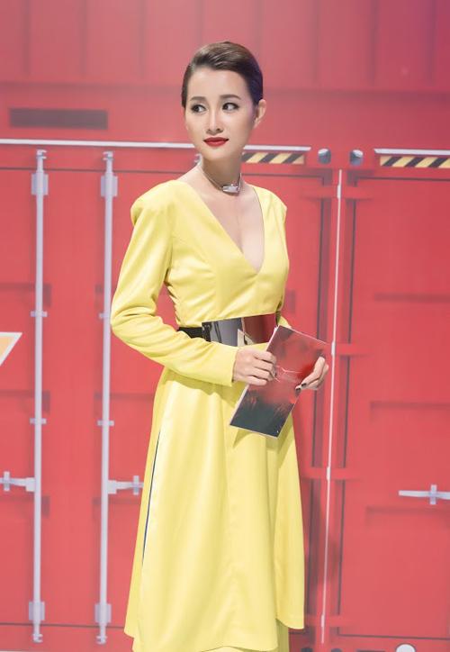 btv quynh chi "lot xac" tai the remix khien nguoi ham mo tron mat thich thu - 9