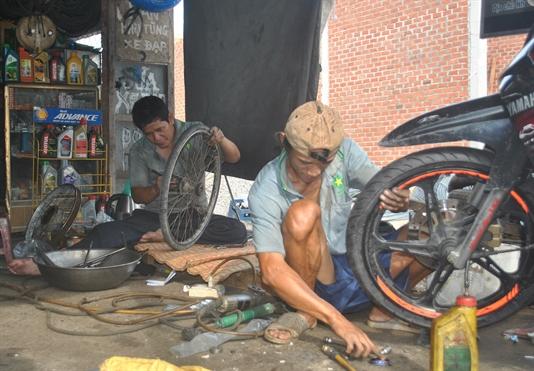 Nguoi dan ong khong chan va hanh trinh di tim hanh phuc