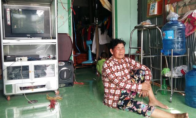 Bà Tám rầu rĩ vì con gái mang nợ cả trăm triệu đồng đãi tiệc độc đắc nhưng trúng số hụt.