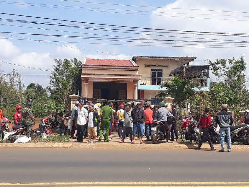 kinh hoang phat hien xac vo tren vung mau, chong chet duoi gieng hinh anh 1