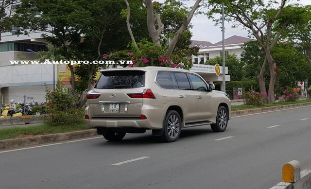 Bắt gặp chuyên cơ mặt đất Lexus LX570 2016 biển ngũ quý 7 tại Sài Gòn - Ảnh 3.