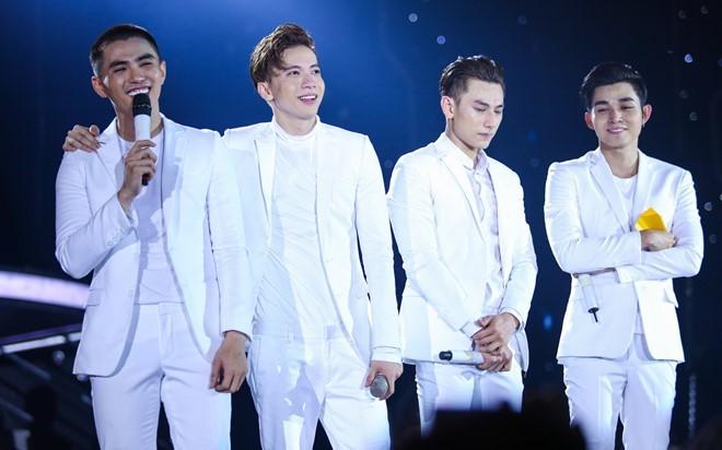 Cong ty quan ly nhom nhac: Dau tu lon, rui ro nhieu hinh anh 3