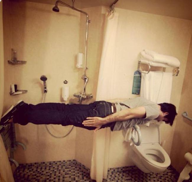 chet ngat voi trao luu "chui dau vao bon cau" hinh anh 11